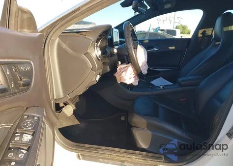 2015 Mercedes-Benz Cla 250 z USA, uszkodzony, nr VIN WDDSJ4EB2FN251949